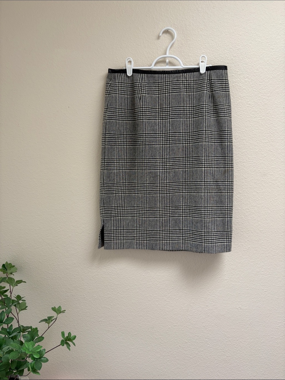 Classiques Entier Gray and Black Plaid Wool Pencil Skirt, Leather Trim, Size 12